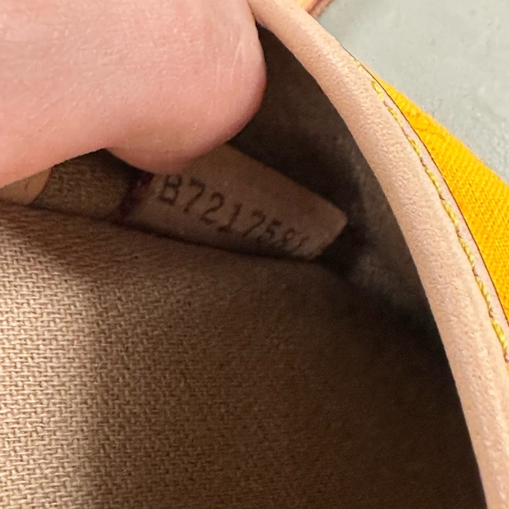 Vintage Dooney & Bourke mustard yellow wristlet - Picture 8 of 8
